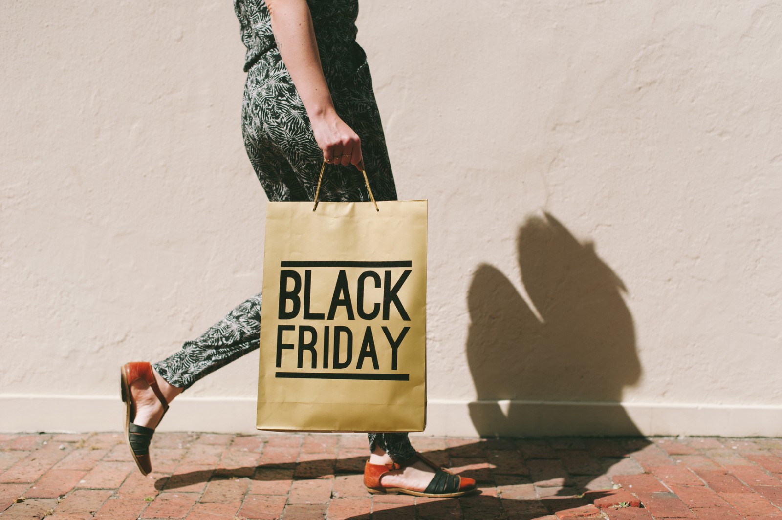 24 Awesome Black Friday Email Examples & Campaigns [Updated]